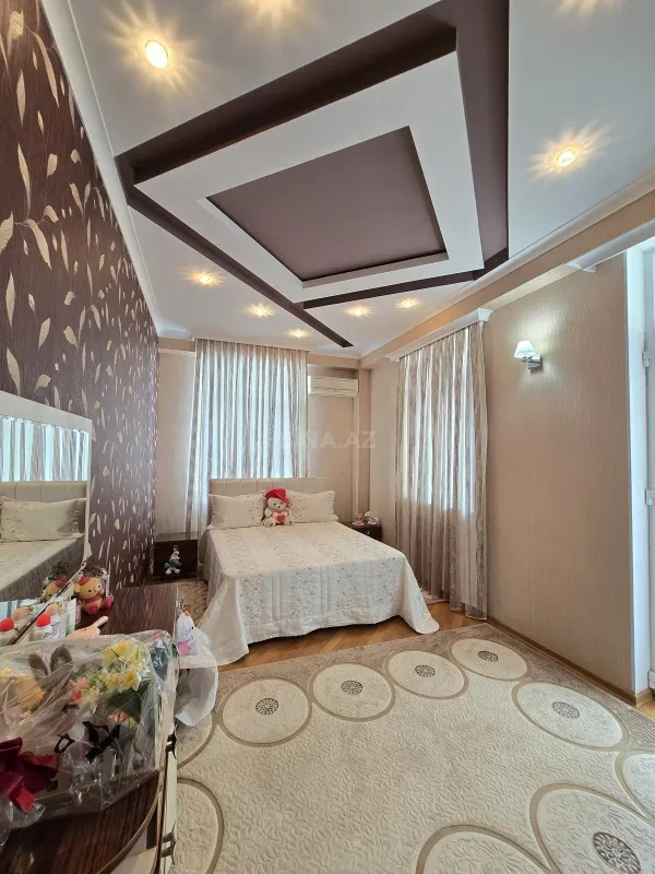 Satılır 3 otaqlı mənzil 137 m²