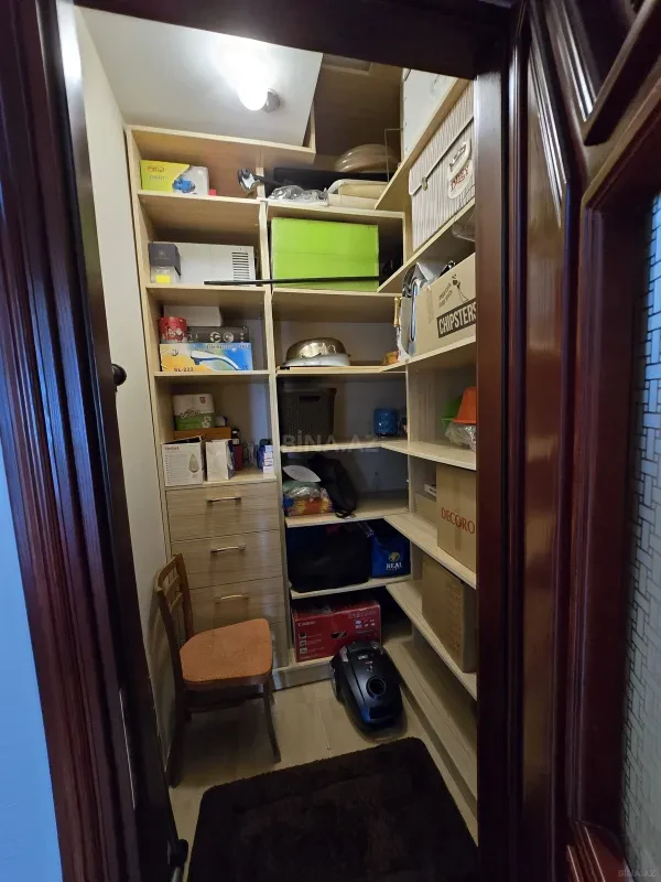 Satılır 3 otaqlı mənzil 137 m²