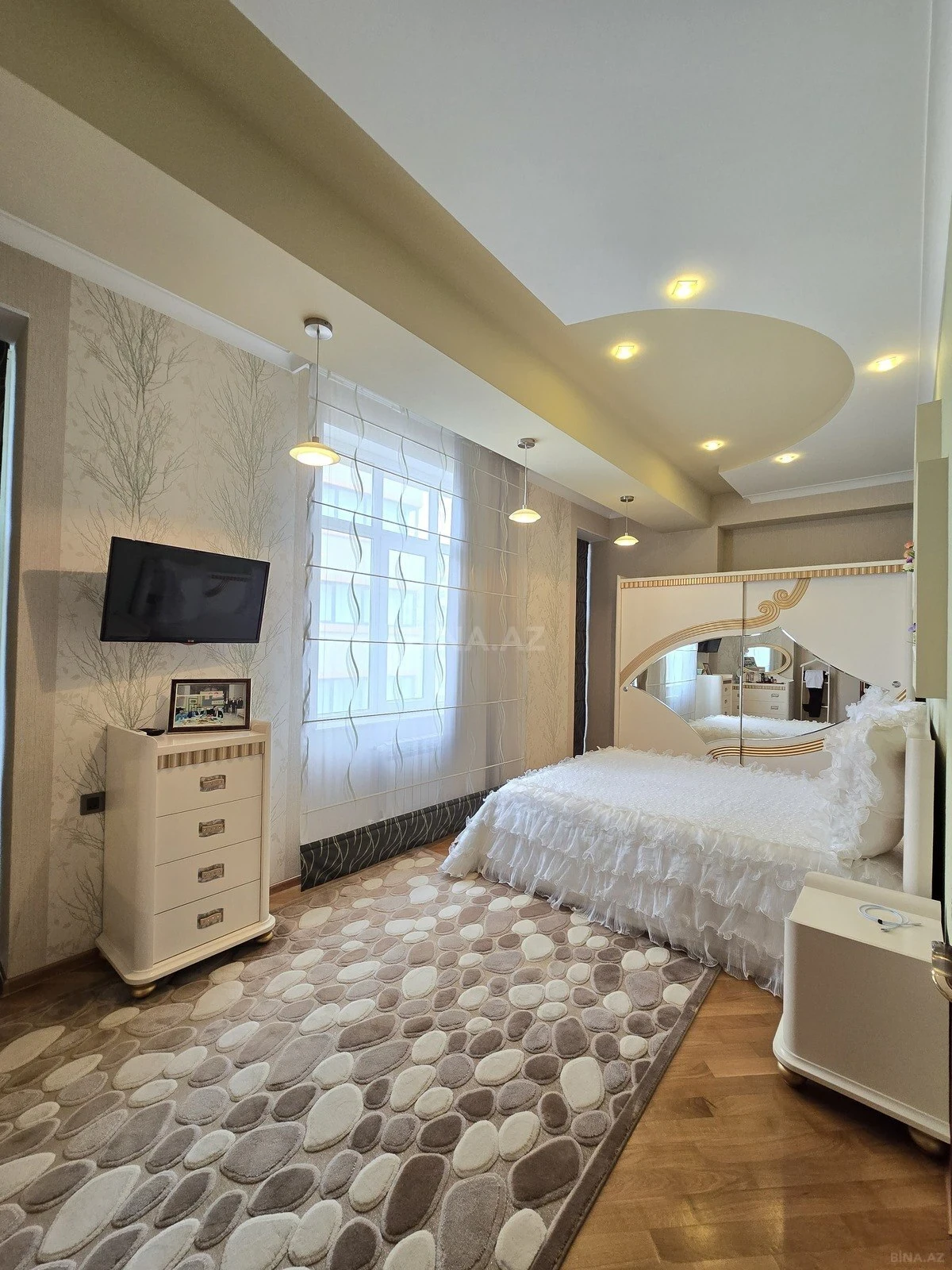 Satılır 3 otaqlı mənzil 137 m²