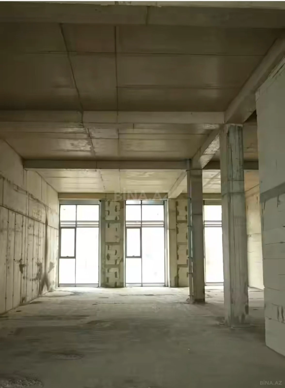 Satılır obyekt 758 m²