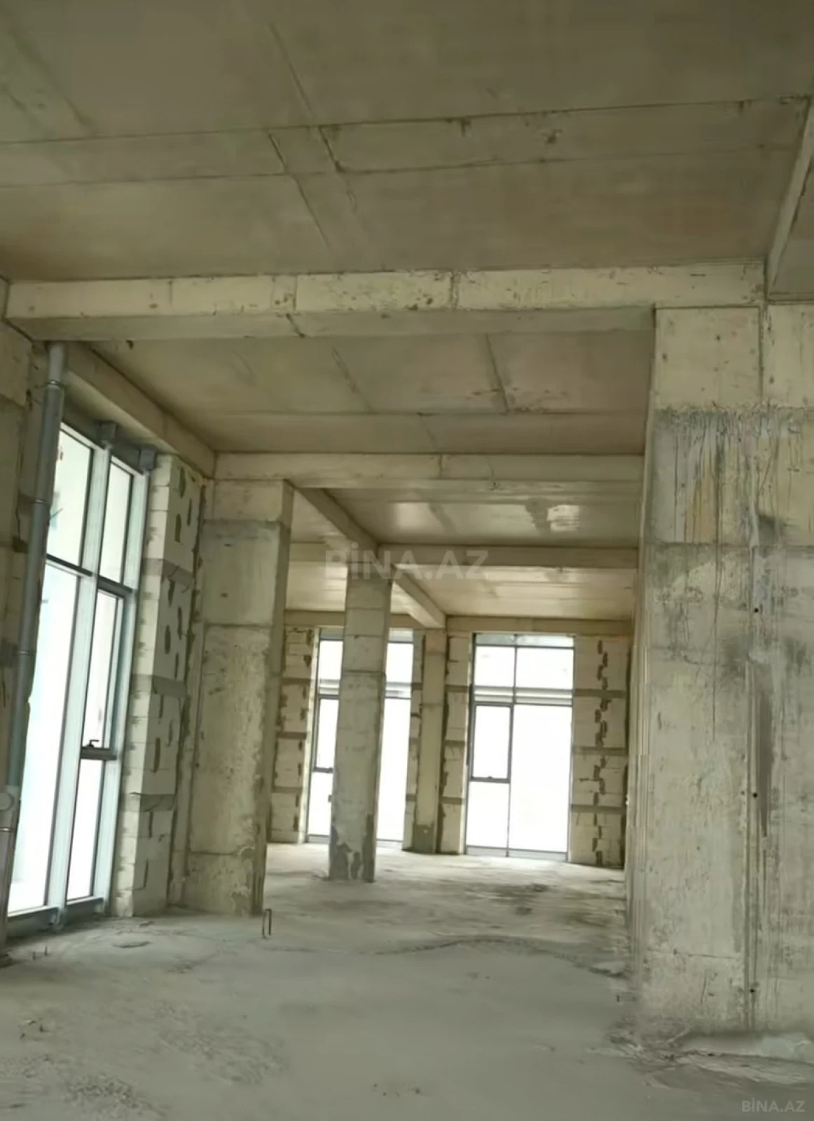 Satılır obyekt 758 m²