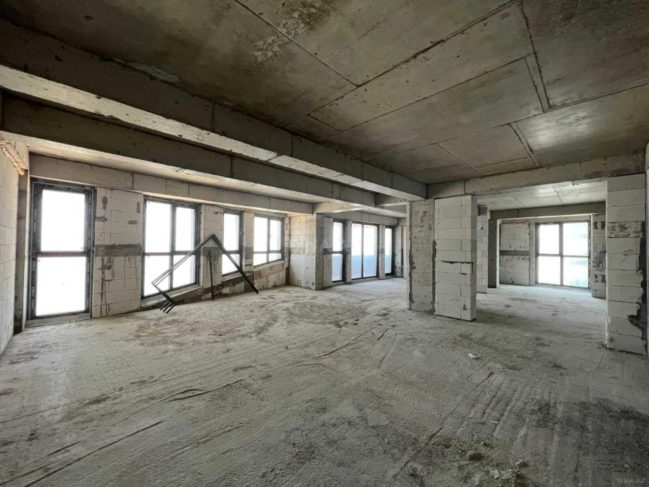 Satılır obyekt 758 m²