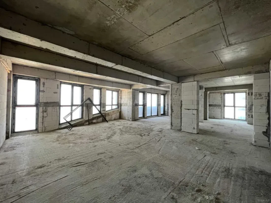 Satılır obyekt 758 m²