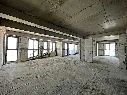 Satılır obyekt 758 m²