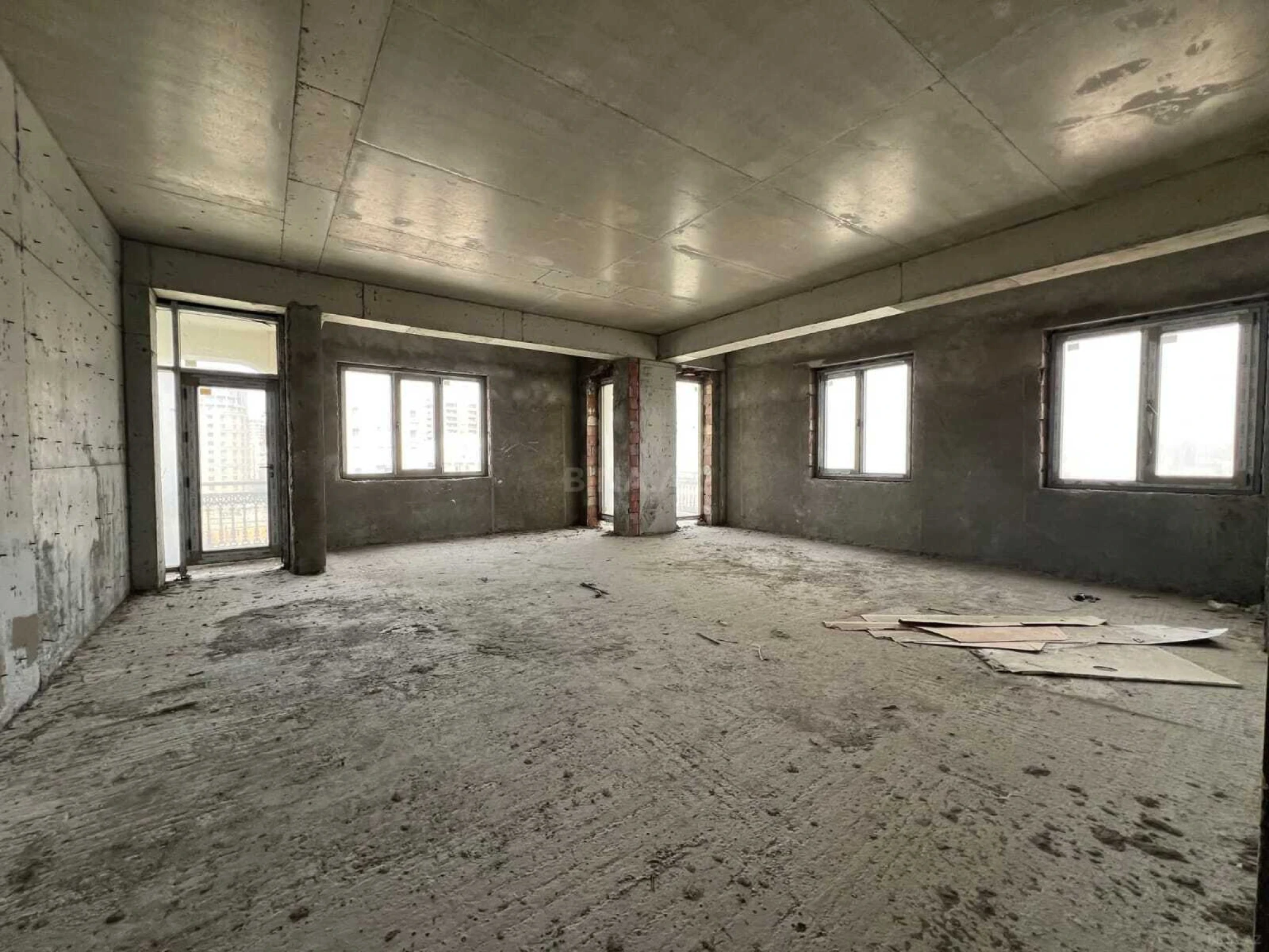 Satılır obyekt 758 m²