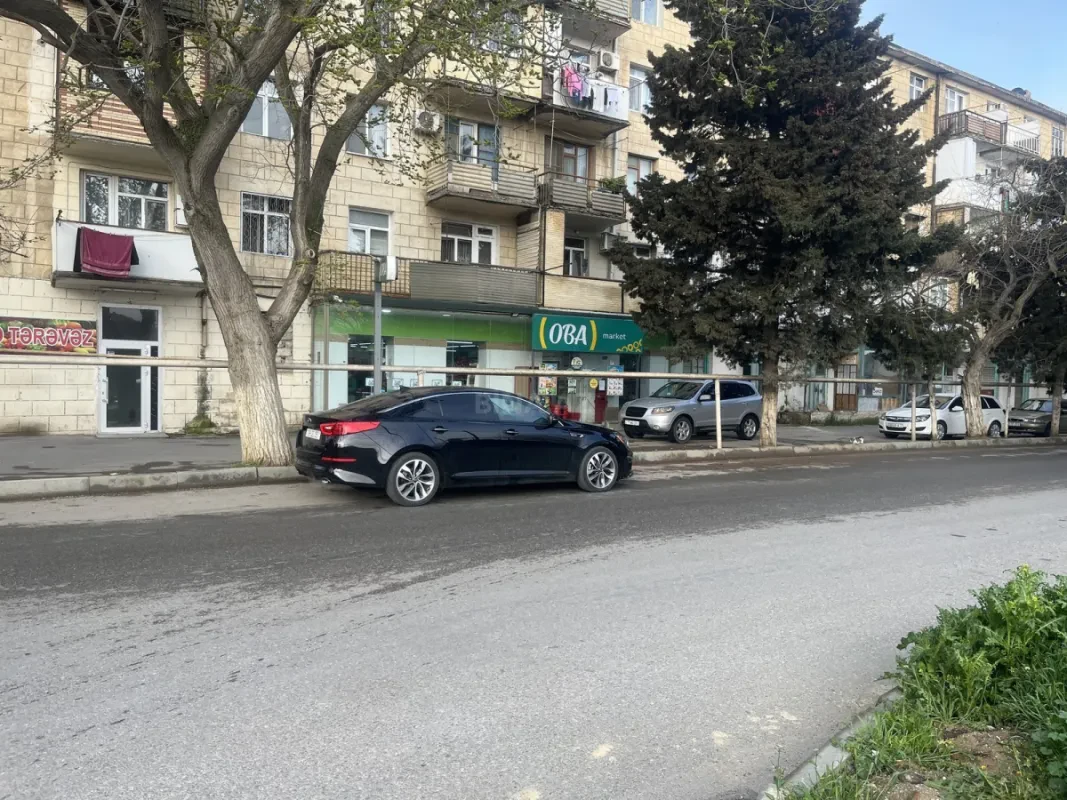 Satılır obyekt 180 m²