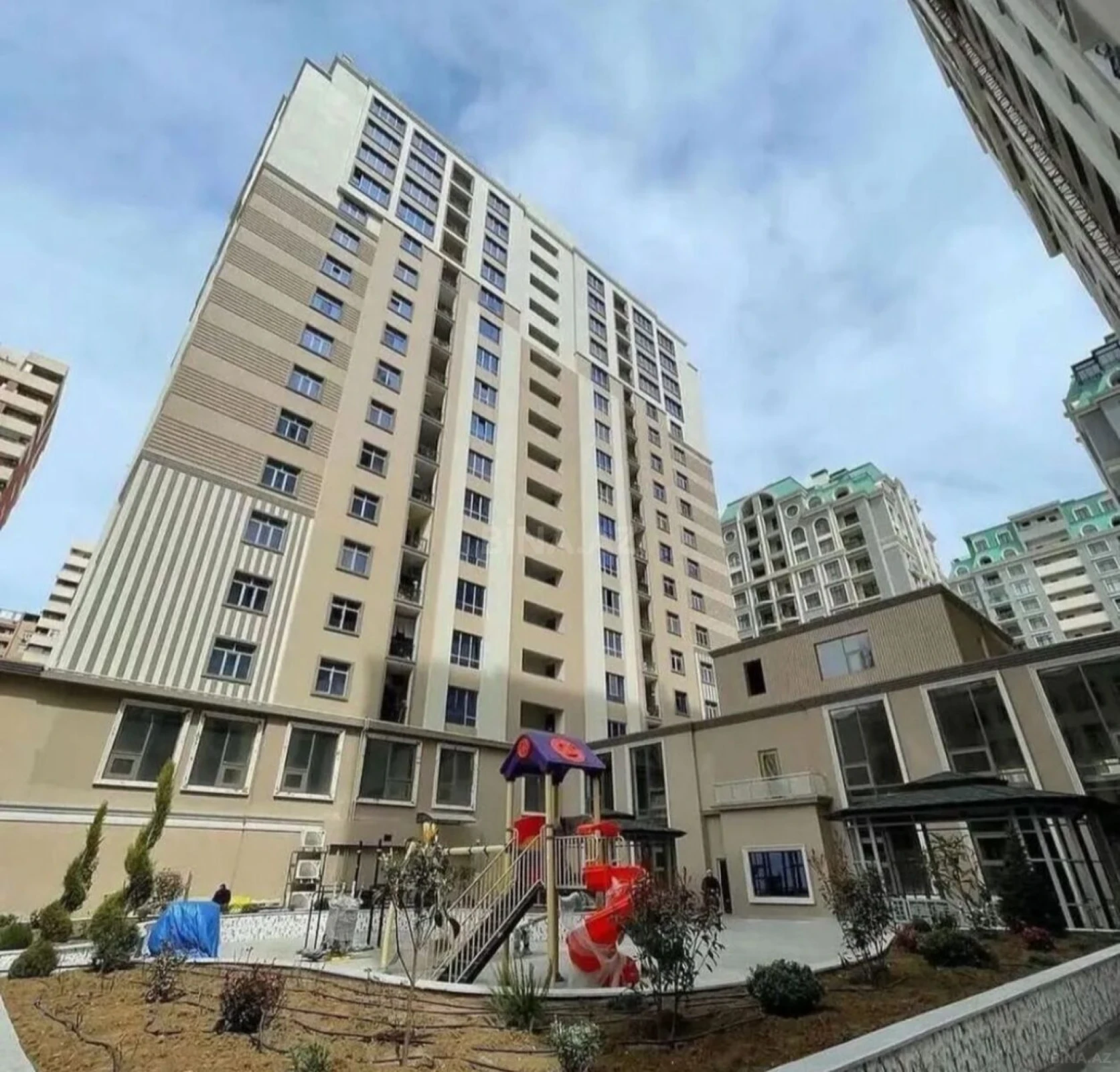 Satılır 2 otaqlı mənzil 78 m²