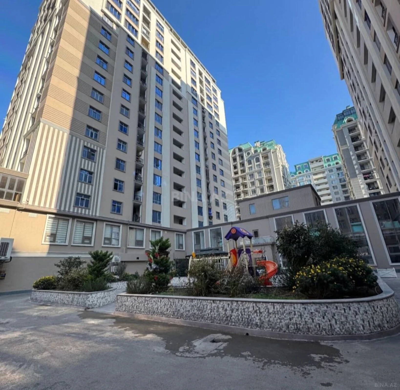 Satılır 2 otaqlı mənzil 78 m²