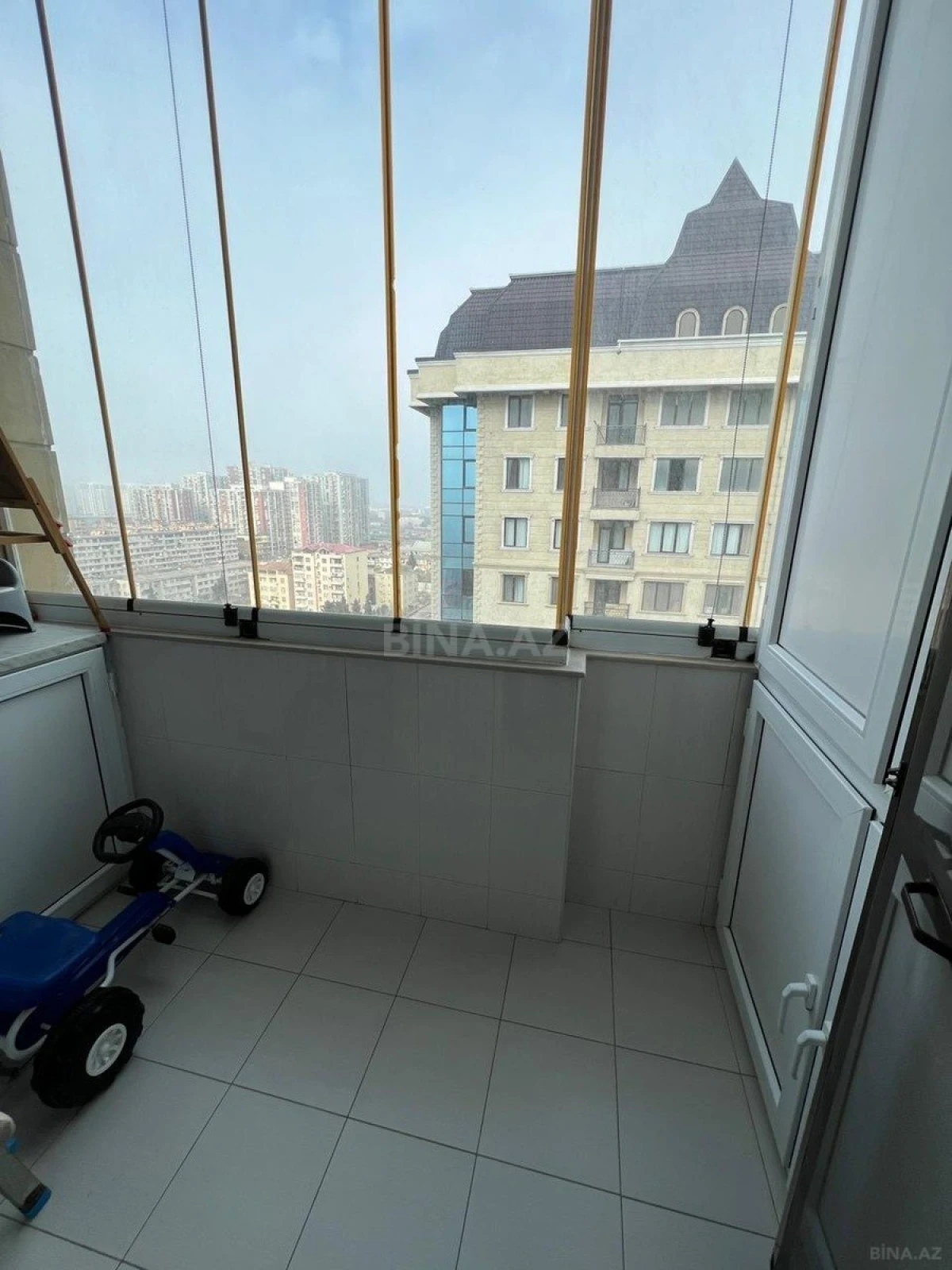 Satılır 3 otaqlı mənzil 150 m²