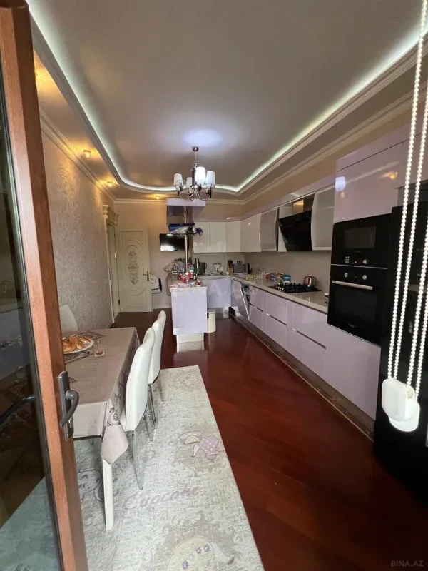 Satılır 3 otaqlı mənzil 150 m²