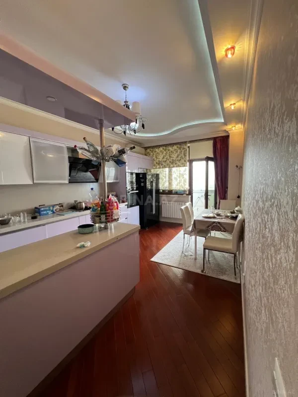 Satılır 3 otaqlı mənzil 150 m²