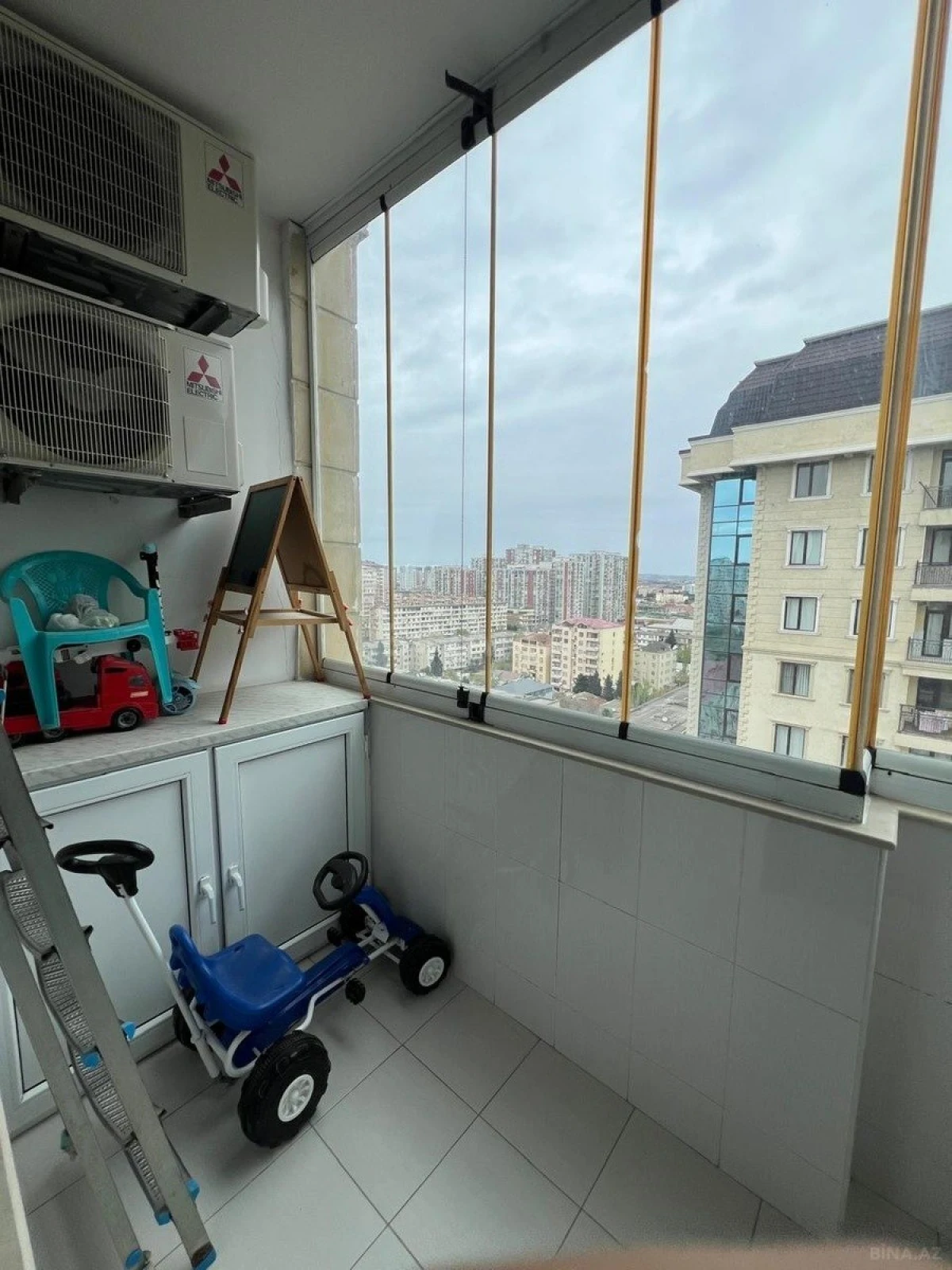 Satılır 3 otaqlı mənzil 150 m²