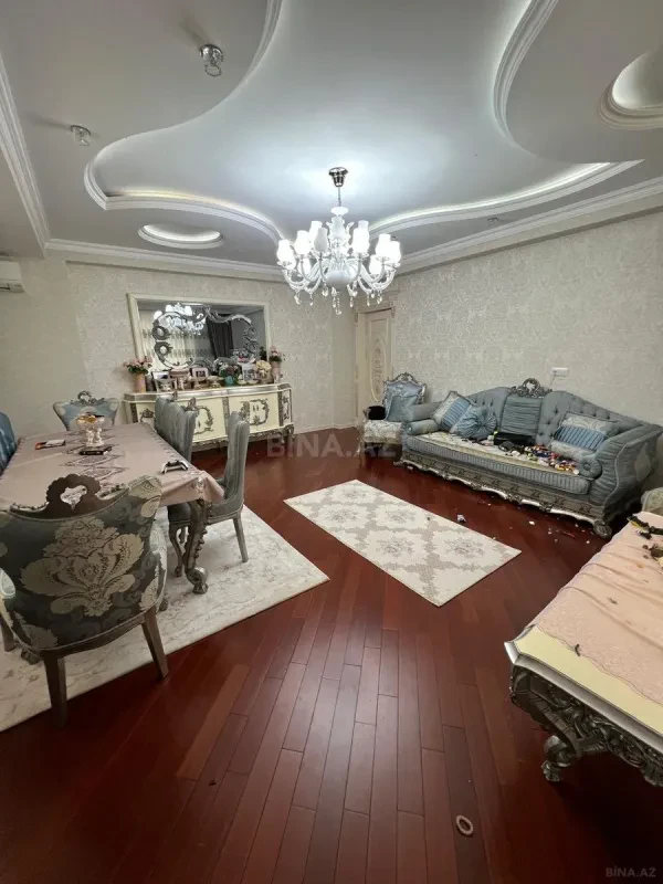 Satılır 3 otaqlı mənzil 150 m²