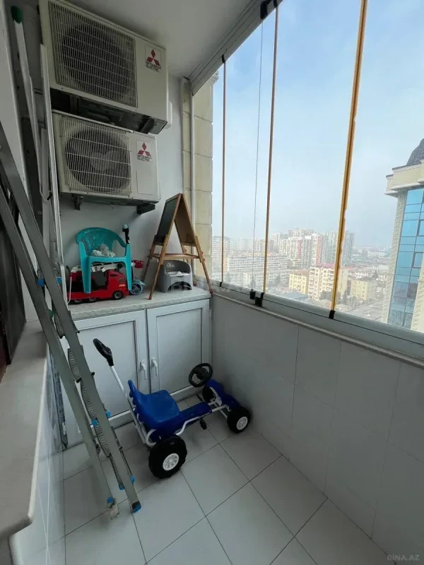 Satılır 3 otaqlı mənzil 150 m²