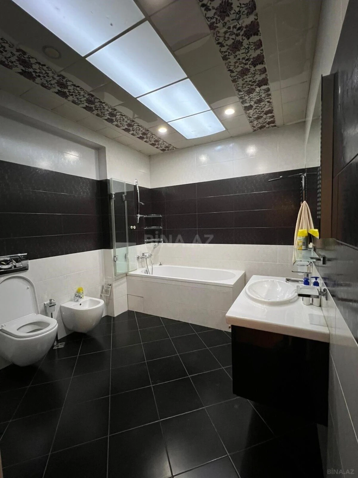Kirayə verilir 3 otaqlı mənzil 140 m²