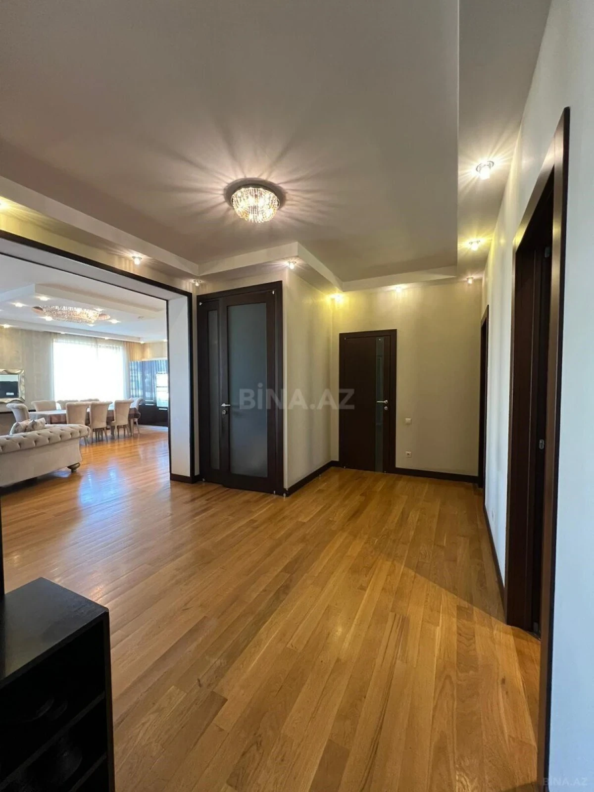 Kirayə verilir 3 otaqlı mənzil 140 m²