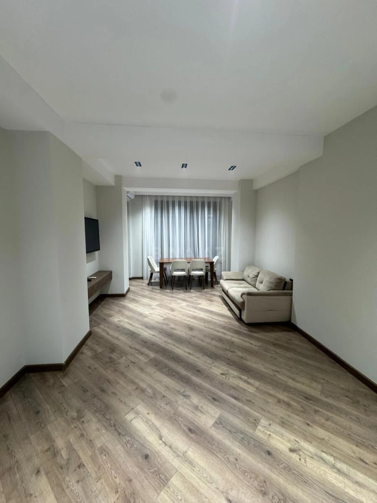 Satılır 2 otaqlı mənzil 77 m²