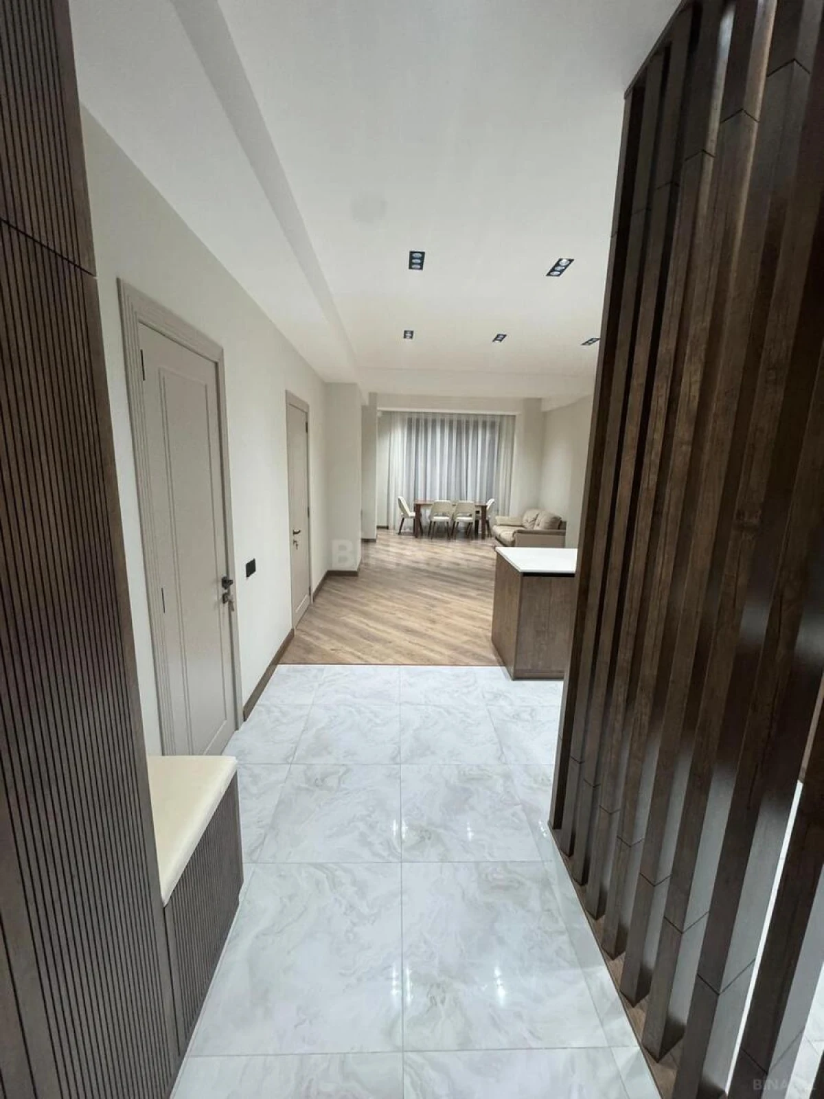 Satılır 2 otaqlı mənzil 77 m²