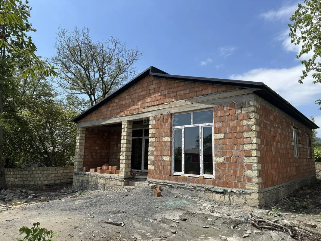 Satılır 4 otaqlı həyət evi 130 m²