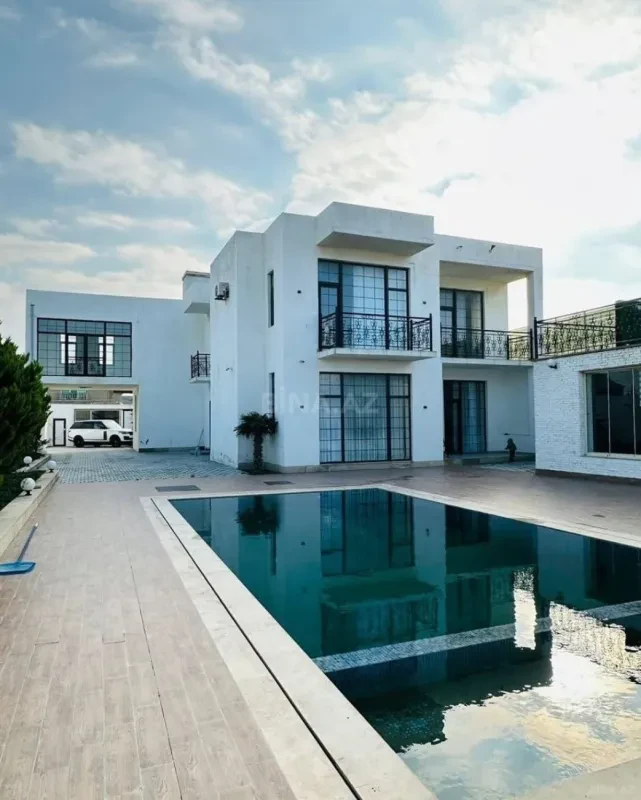 Kirayə verilir 6 otaqlı həyət evi 300 m²