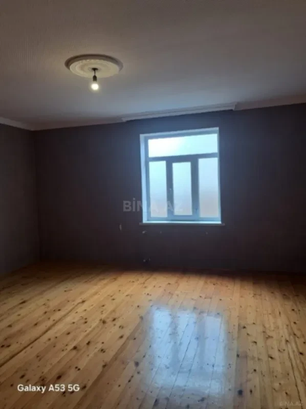 Satılır 8 otaqlı həyət evi 295 m²