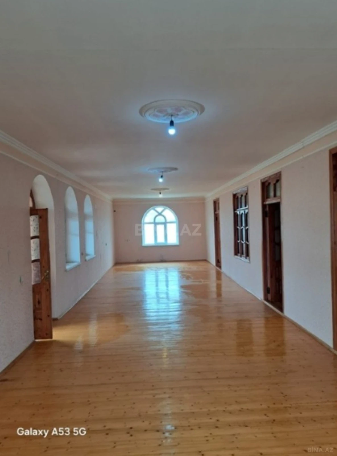 Satılır 8 otaqlı həyət evi 295 m²