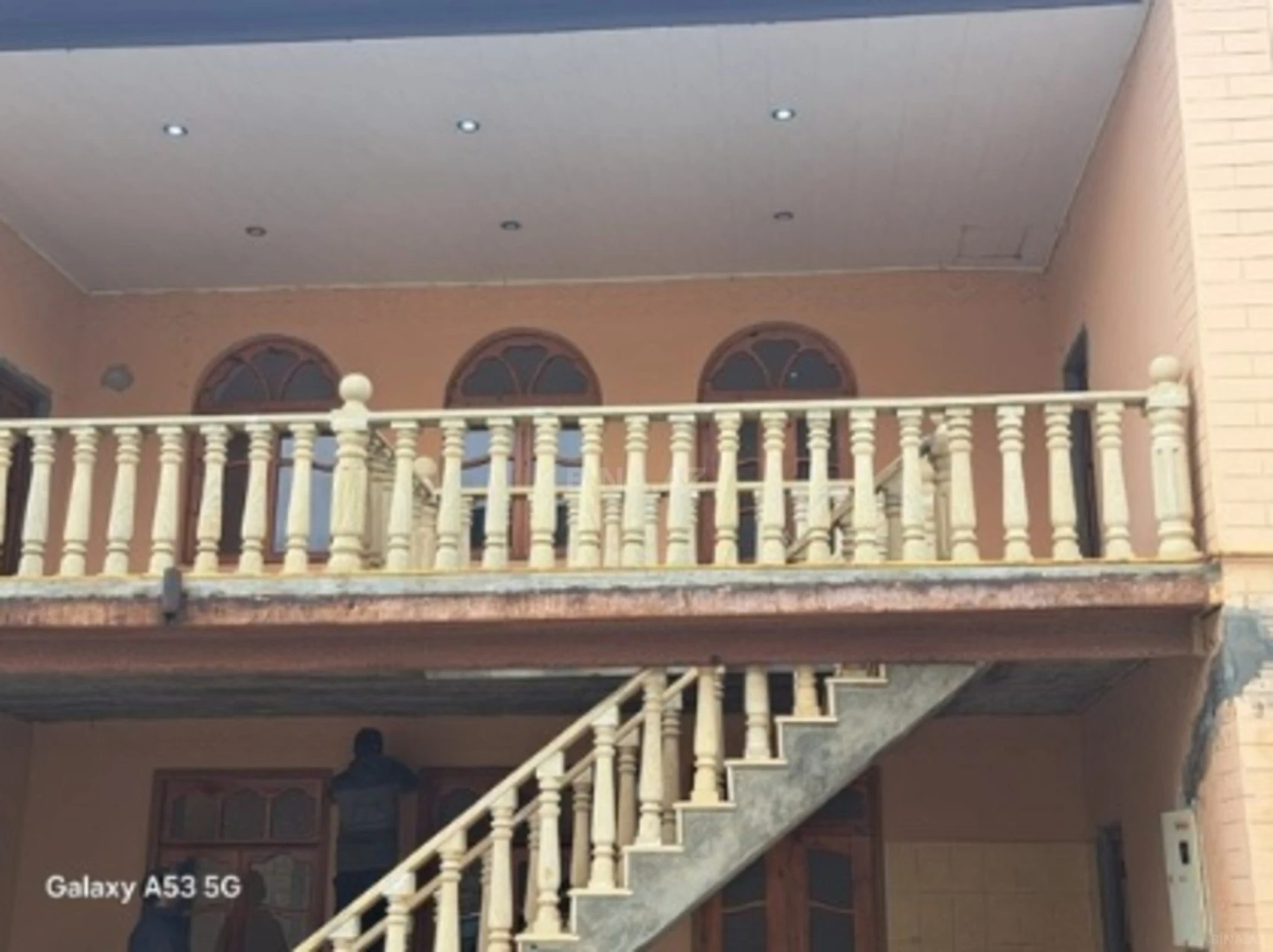Satılır 8 otaqlı həyət evi 295 m²