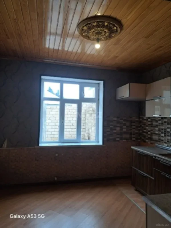 Satılır 8 otaqlı həyət evi 295 m²