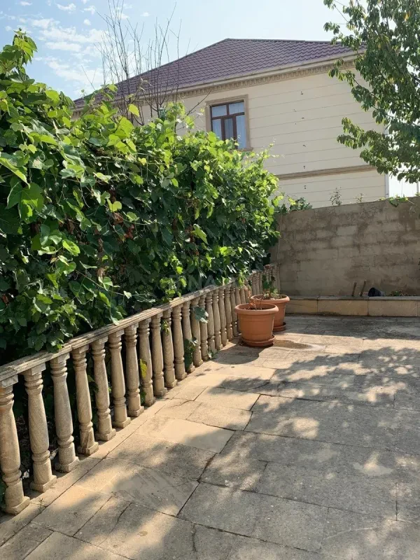 Kirayə verilir 9 otaqlı həyət evi 675 m²