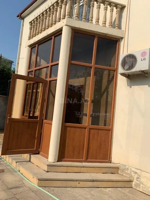 Kirayə verilir 9 otaqlı həyət evi 675 m²