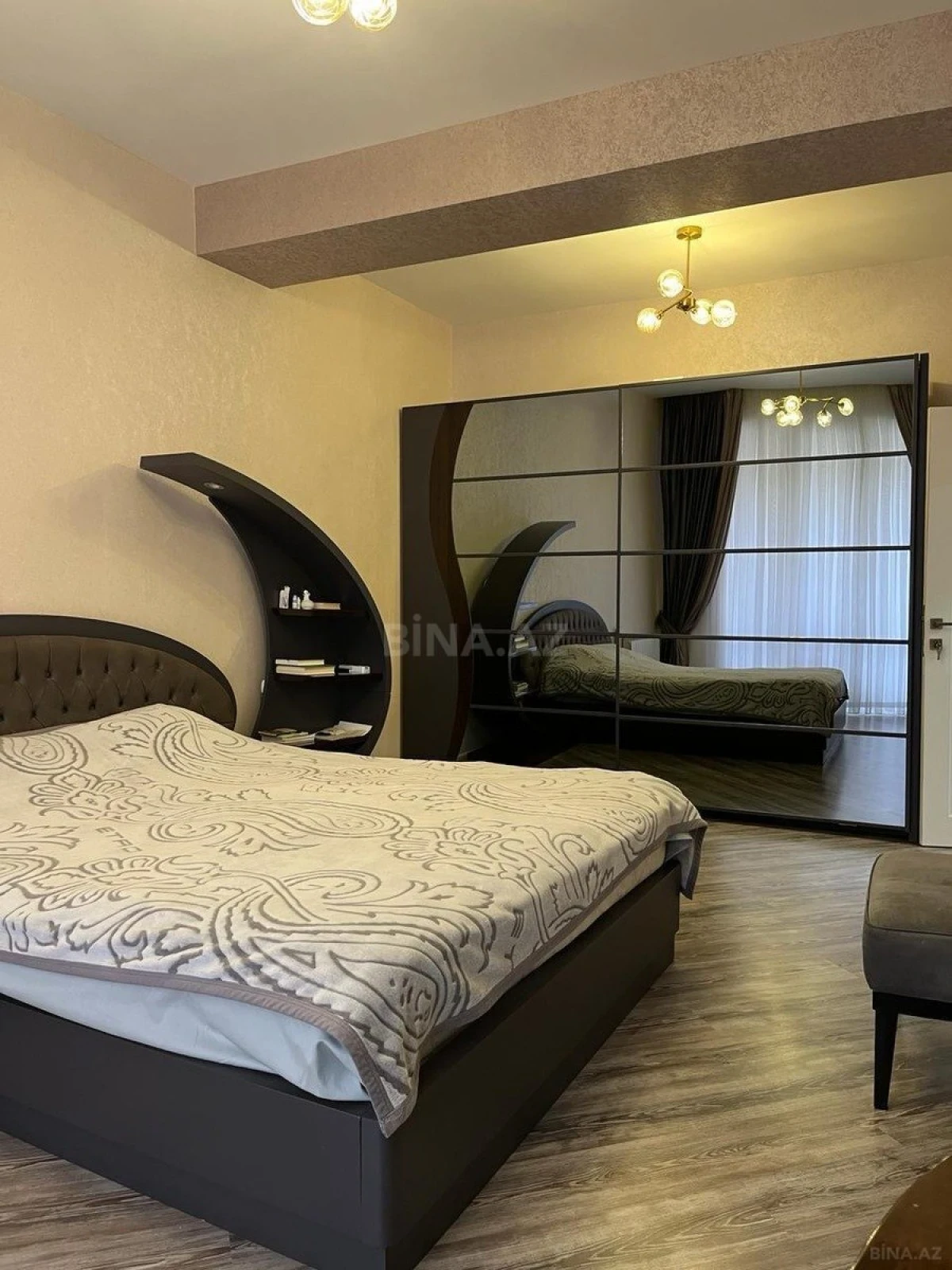Kirayə verilir 9 otaqlı həyət evi 675 m²