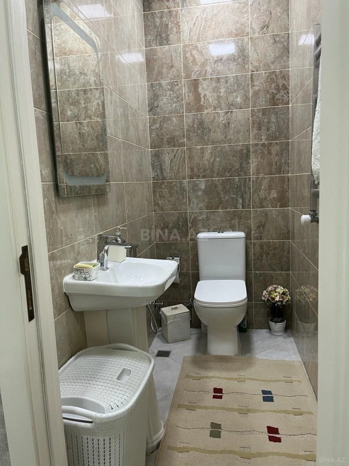 Kirayə verilir 9 otaqlı həyət evi 675 m²