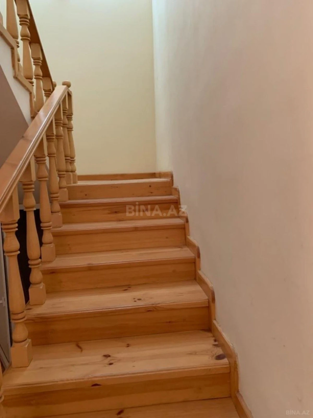 Kirayə verilir 9 otaqlı həyət evi 675 m²
