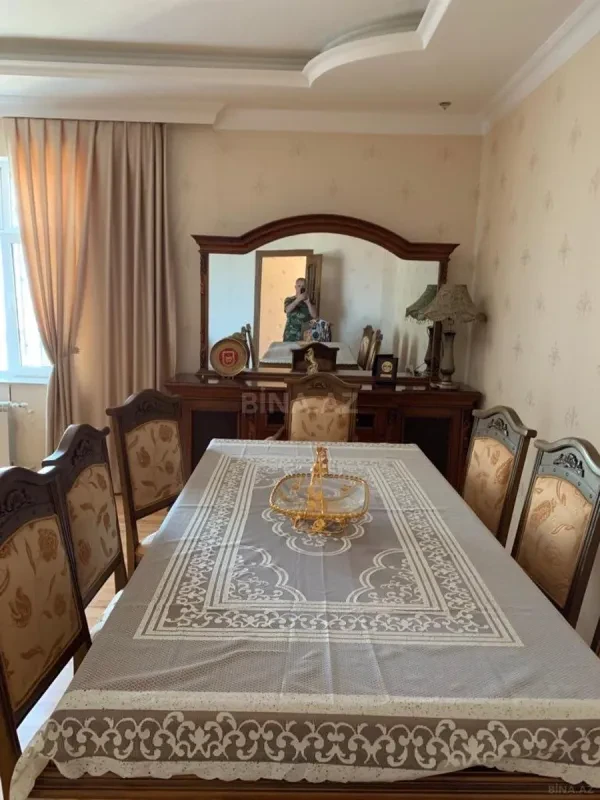 Kirayə verilir 9 otaqlı həyət evi 675 m²