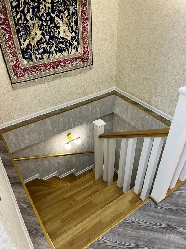 Kirayə verilir 9 otaqlı həyət evi 675 m²