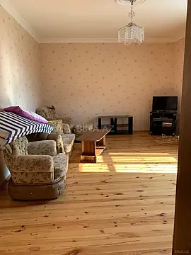 Kirayə verilir 9 otaqlı həyət evi 675 m²