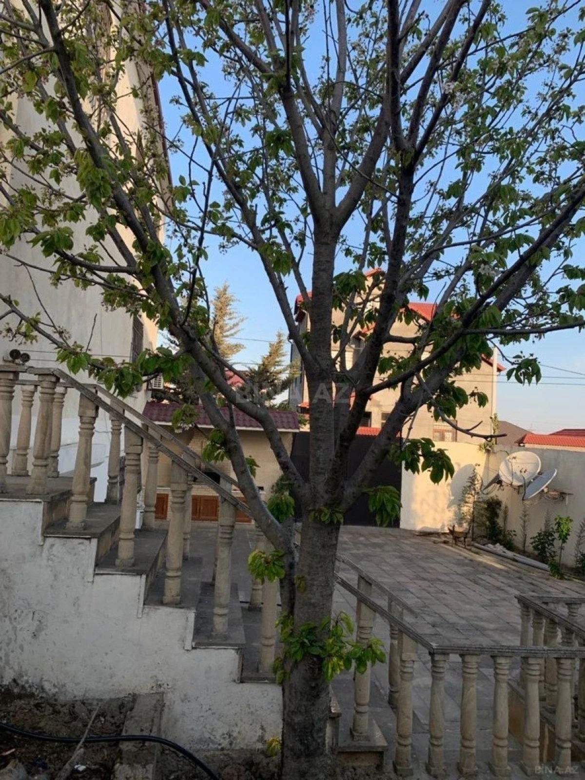 Kirayə verilir 9 otaqlı həyət evi 675 m²