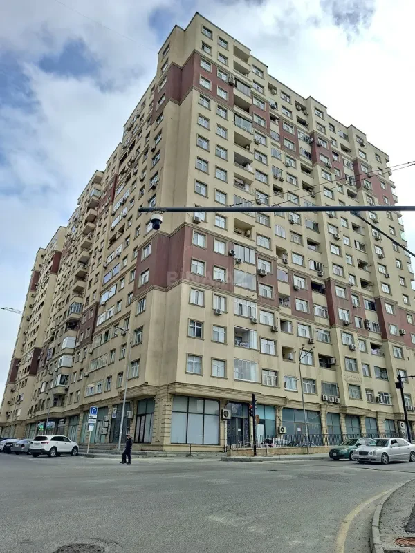 Satılır 3 otaqlı mənzil 153 m²