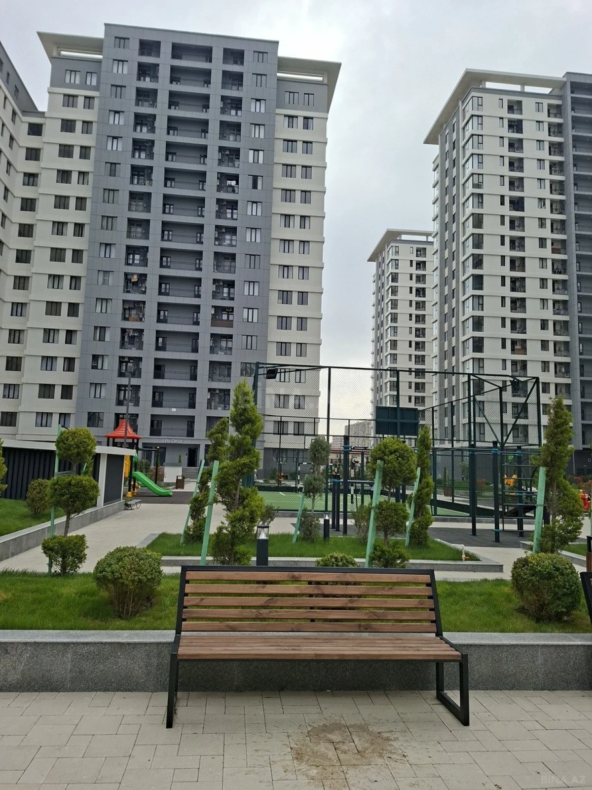 Satılır 2 otaqlı mənzil 108 m²