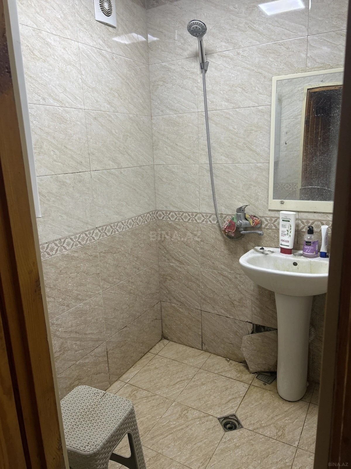 Kirayə verilir 2 otaqlı mənzil 70 m²
