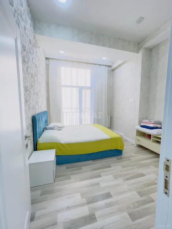 Satılır 4 otaqlı mənzil 128 m²
