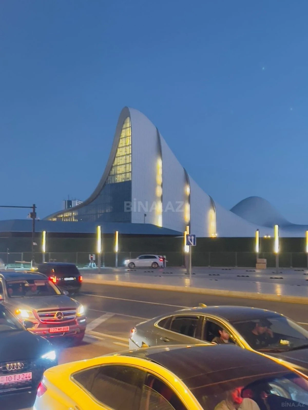 Satılır 4 otaqlı mənzil 128 m²