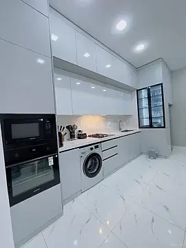 Satılır 4 otaqlı mənzil 128 m²