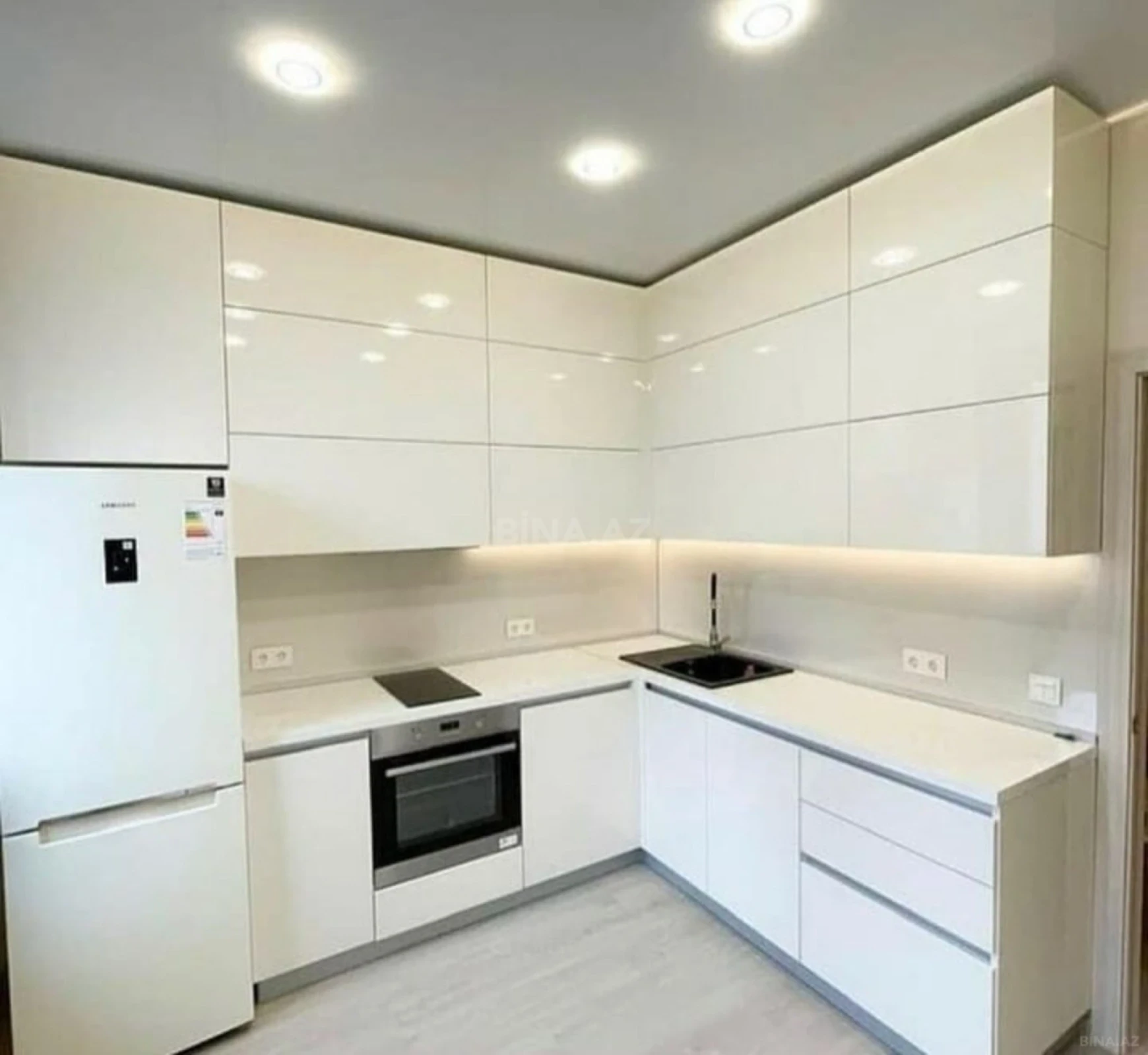 Satılır 2 otaqlı mənzil 60 m²