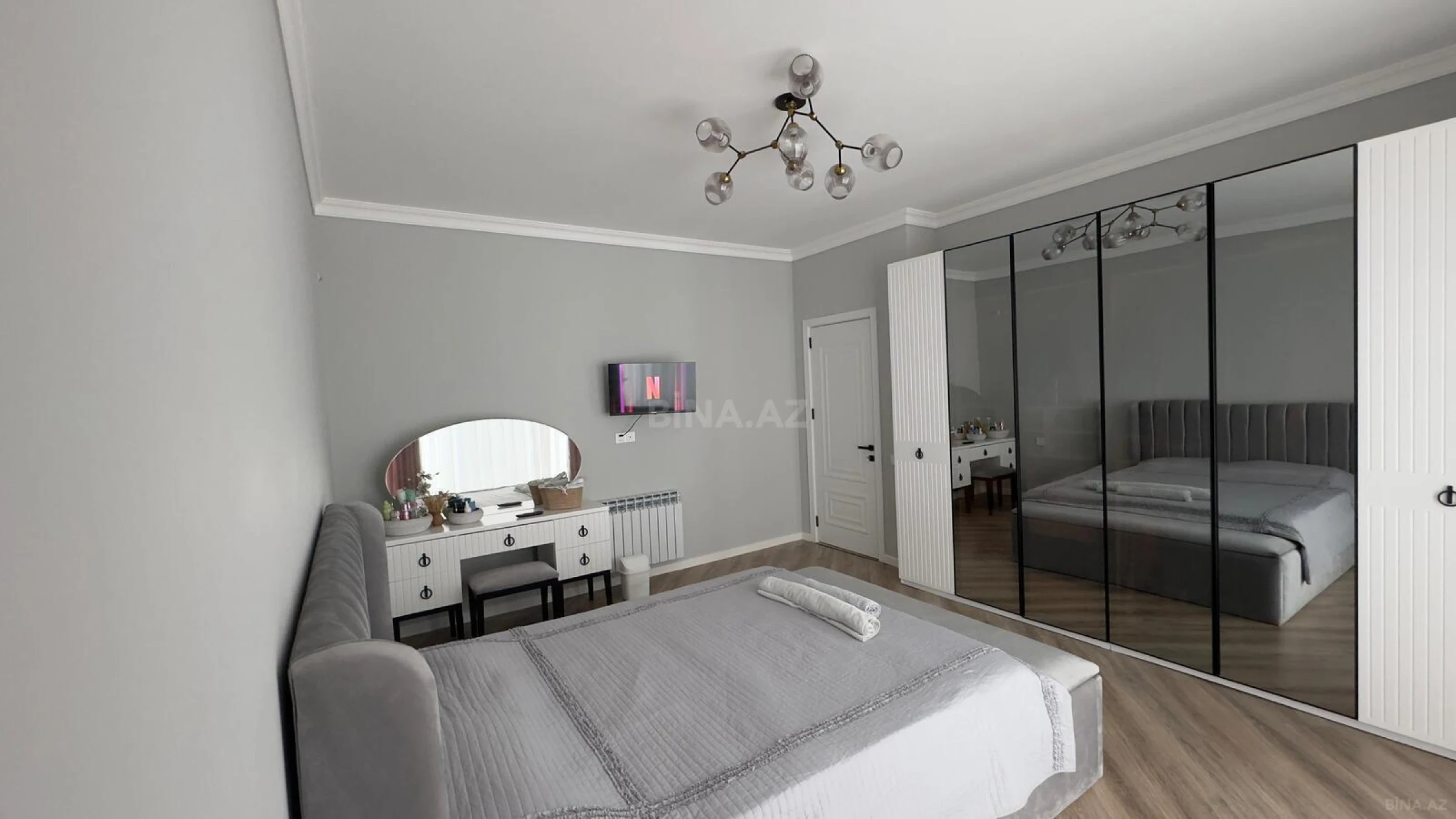 Satılır 6 otaqlı həyət evi 270 m²