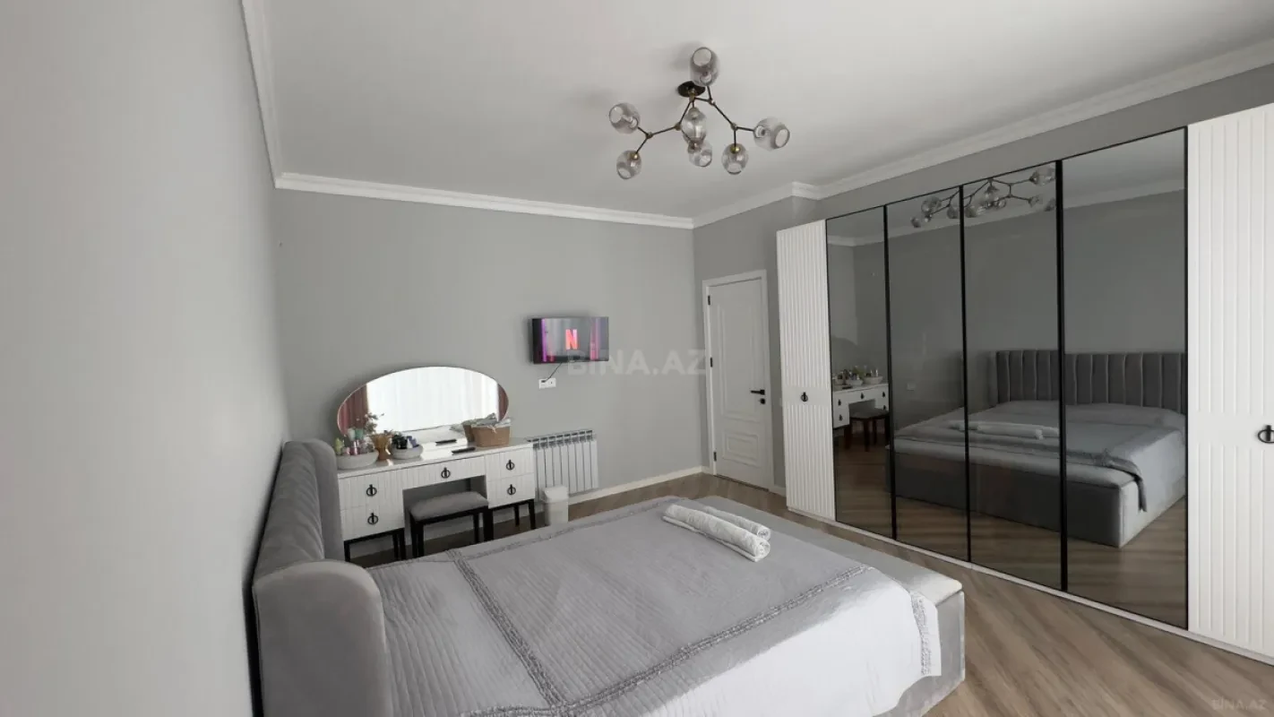Satılır 6 otaqlı həyət evi 270 m²