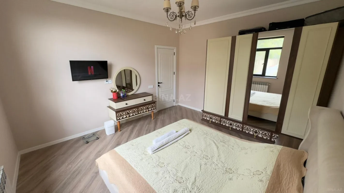 Satılır 6 otaqlı həyət evi 270 m²