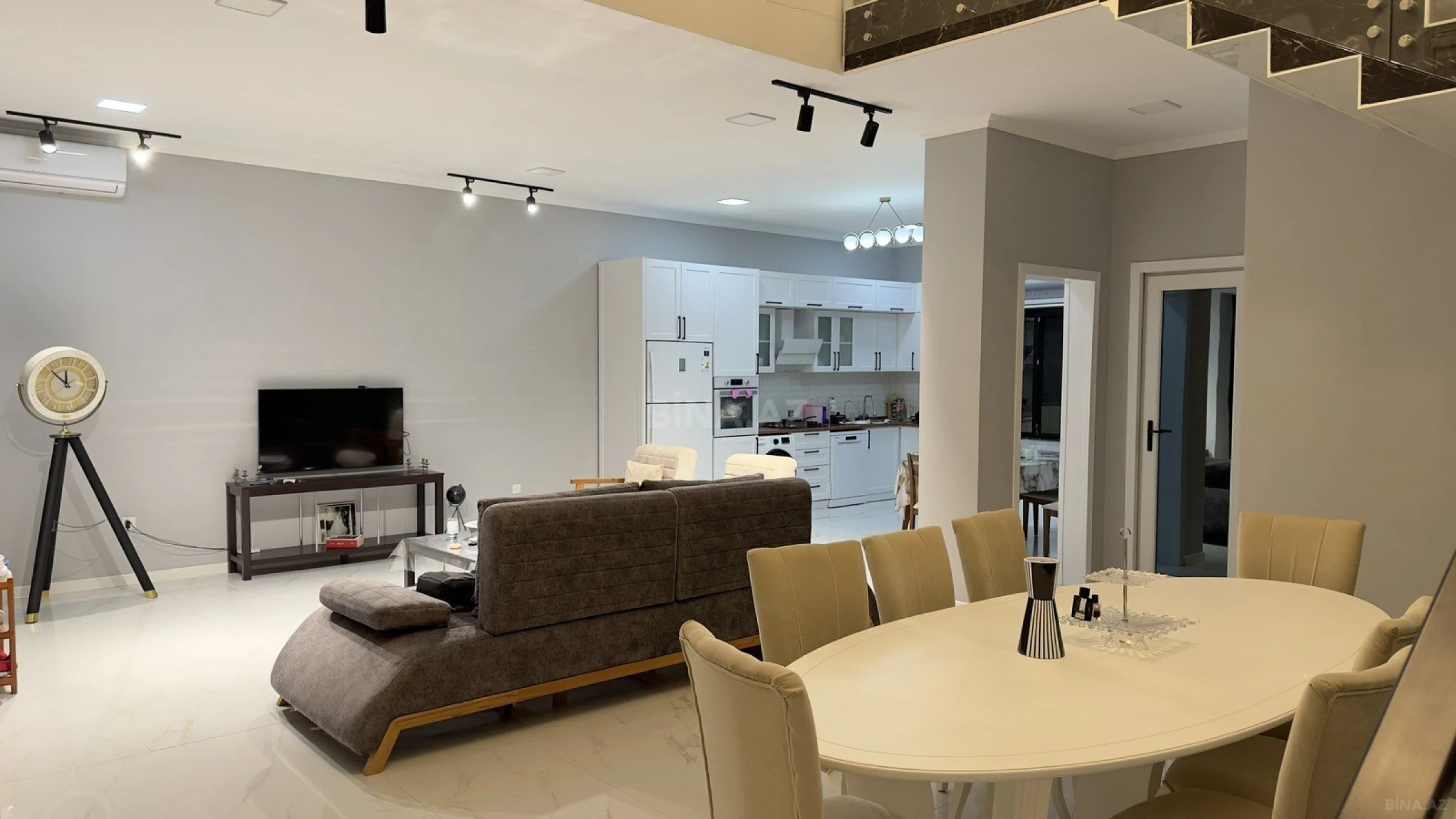 Satılır 6 otaqlı həyət evi 270 m²