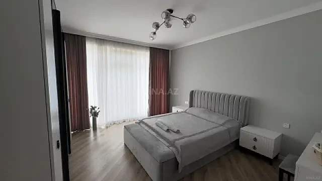 Satılır 6 otaqlı həyət evi 270 m²