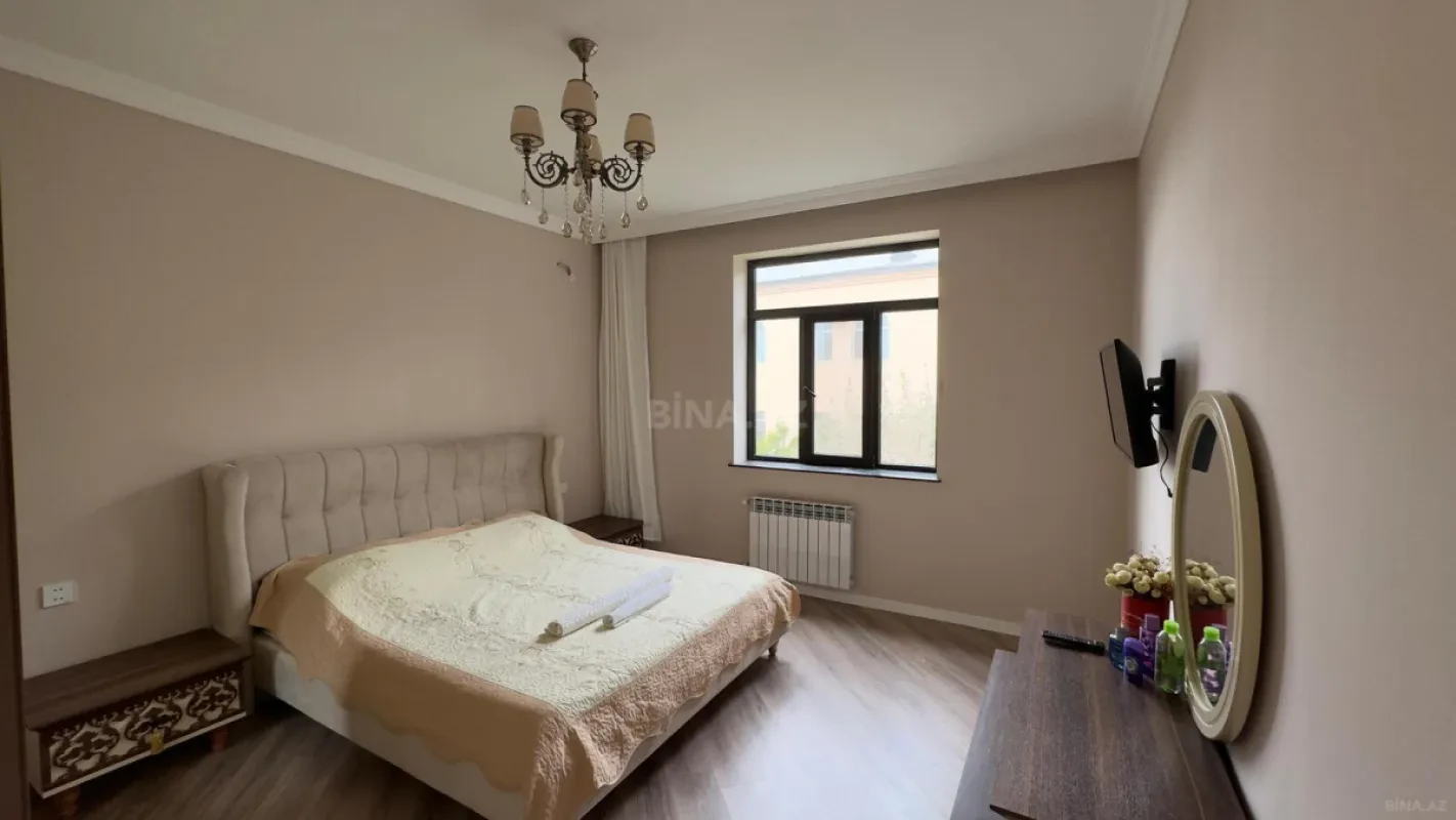 Satılır 6 otaqlı həyət evi 270 m²